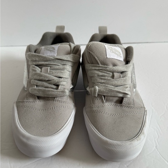 Vans Gray and White Sneakers Classic Low-Top Design men 6.5 women 8 - Picture 3 of 11